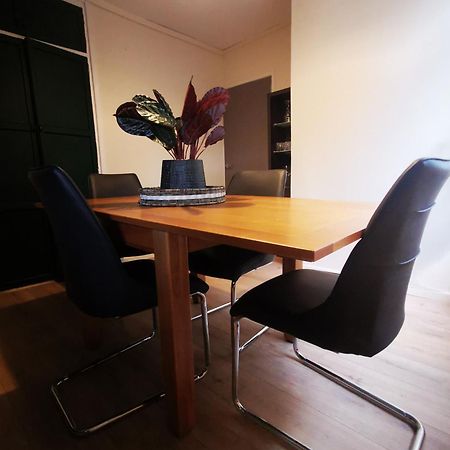 Entire 1 Bed Spacious Apartment, Private Balcony & Study Room Near City Whitehouse  Kültér fotó