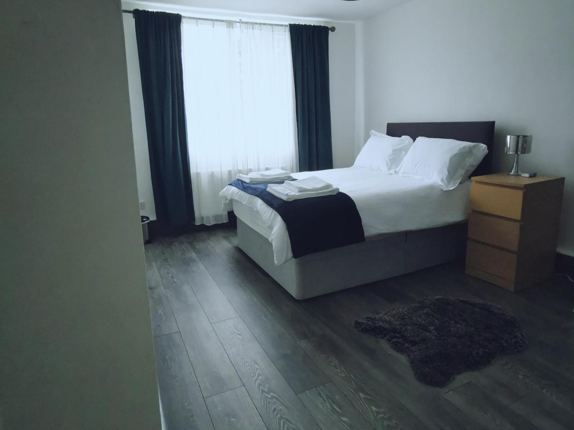 Entire 1 Bed Spacious Apartment, Private Balcony & Study Room Near City Whitehouse  Kültér fotó