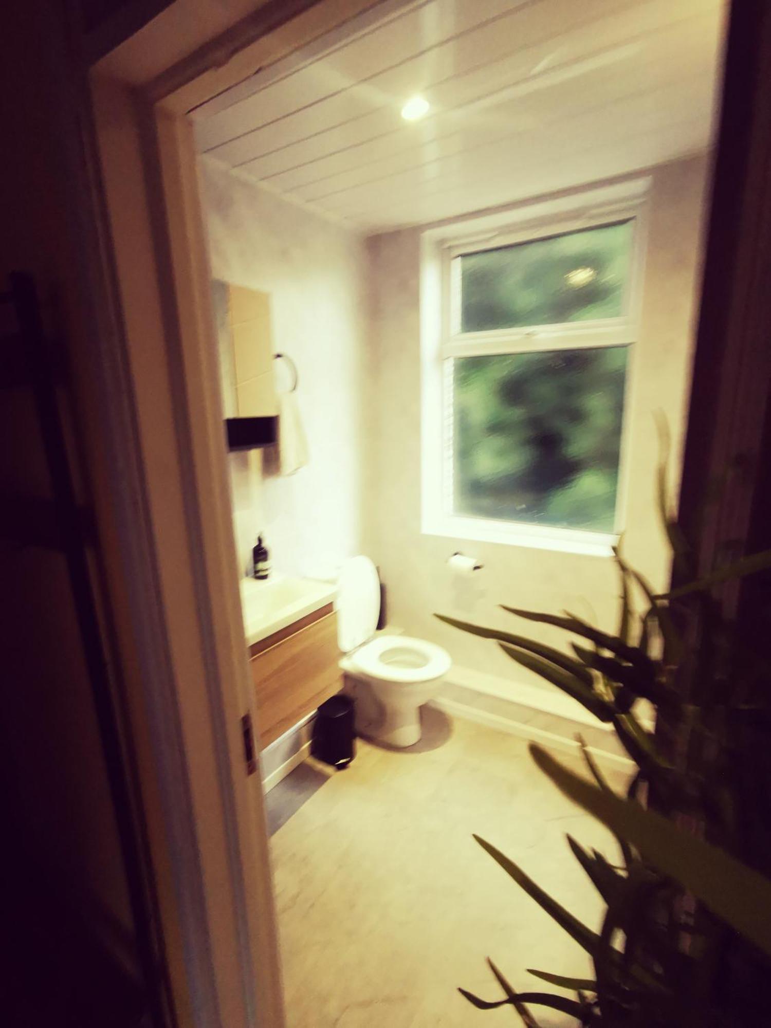 Entire 1 Bed Spacious Apartment, Private Balcony & Study Room Near City Whitehouse  Kültér fotó