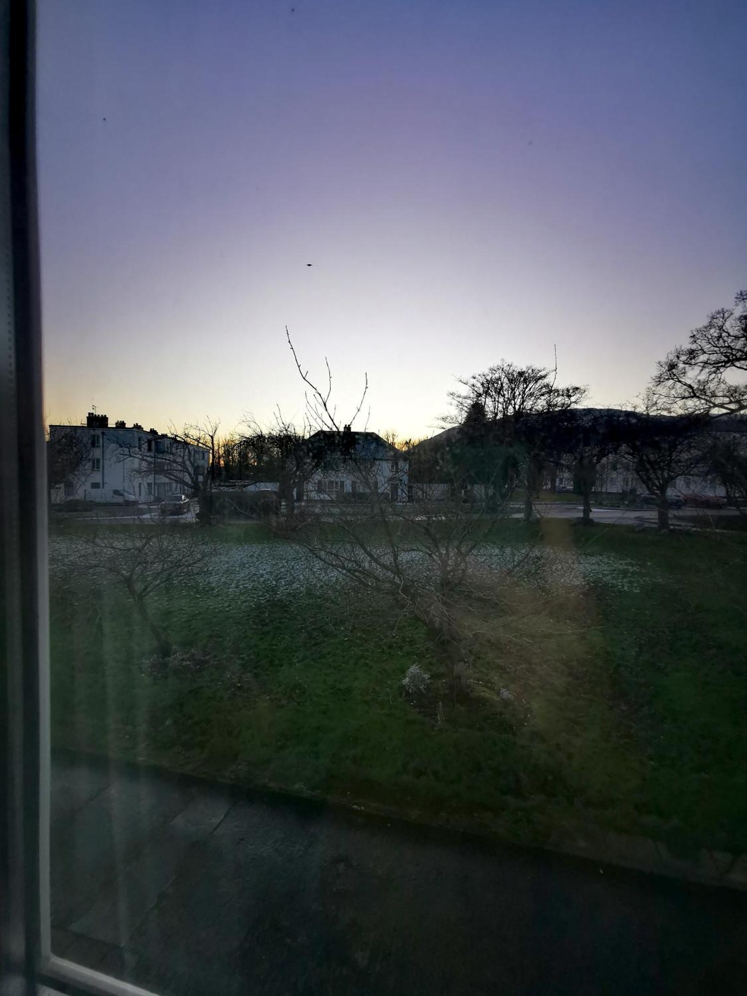 Entire 1 Bed Spacious Apartment, Private Balcony & Study Room Near City Whitehouse  Kültér fotó